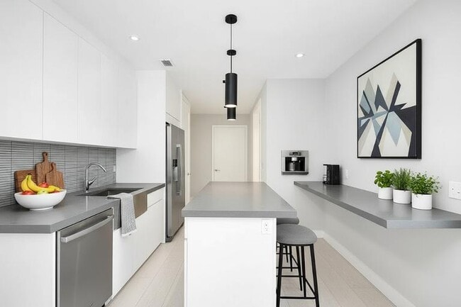 Photo - 325 E 5th St Unit F3