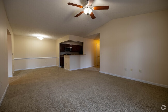 2BR, 2BA - 1350SF - Living Room