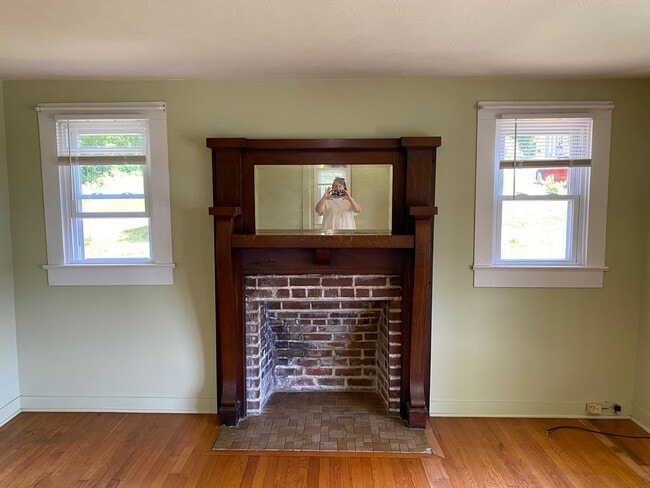 Photo - Woodfin - 1920's Cottage