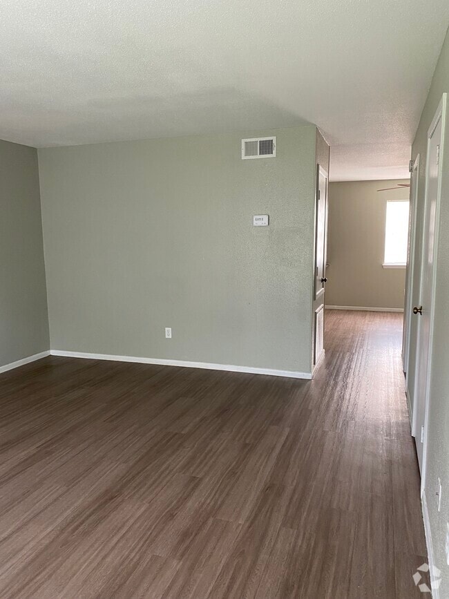 Building Photo - 1500 Elm Ave Rental