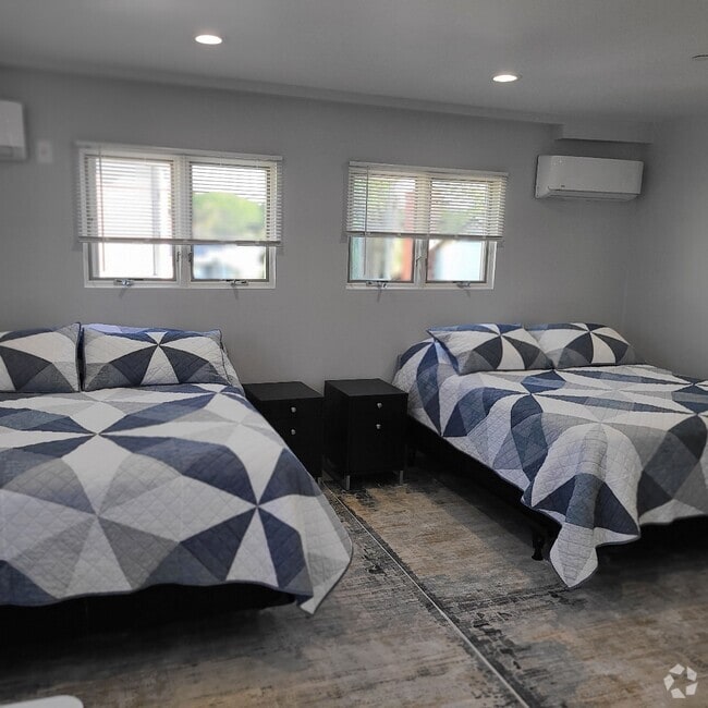 Building Photo - 2504 23rd St Unit #B  Furnished Rental