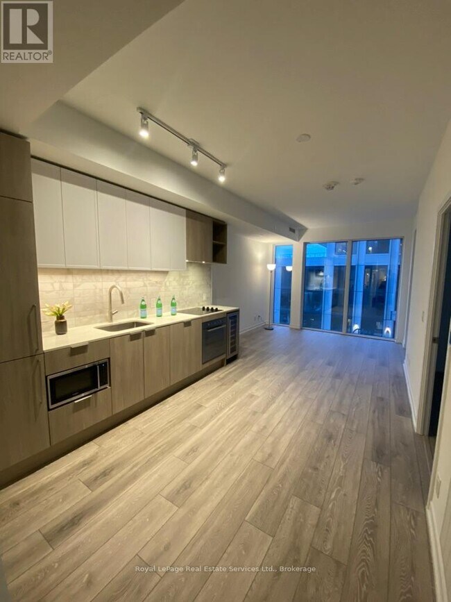 Photo - 2020 Bathurst St Unit 540