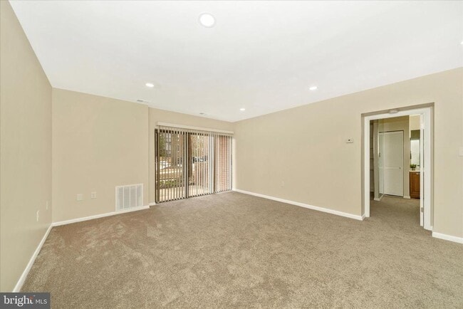 Building Photo - 6711 Park Heights Ave Unit L1