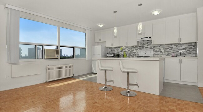 Building Photo - 214 St George St Unit 00307