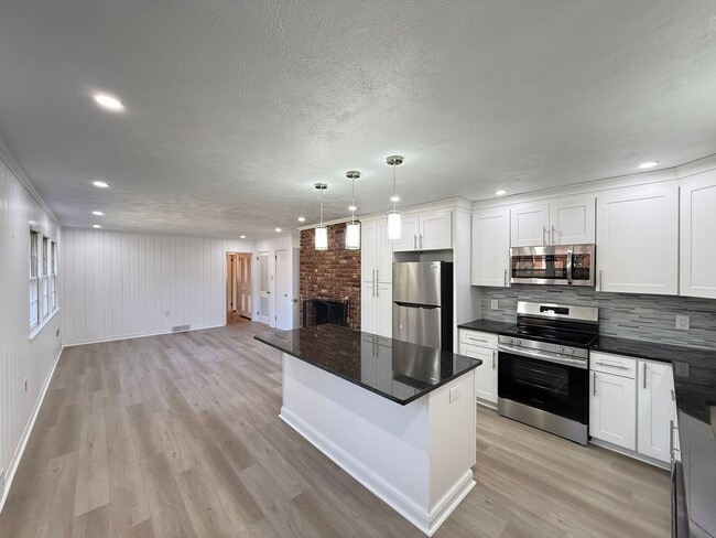 Photo - 2841 Deerwood Dr