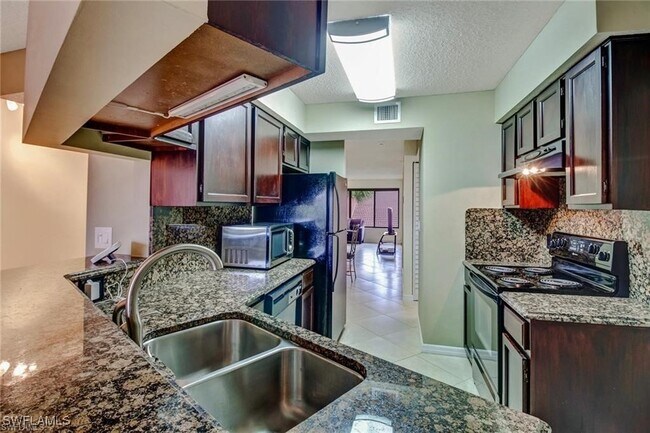 Photo - 124 Cypress Way E Unit E5