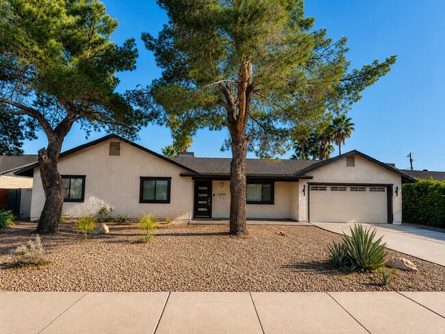 Building Photo - 8611 E Vista Dr