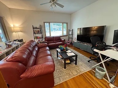 Unidad del primer piso - sala de estar - 229 Chapel St