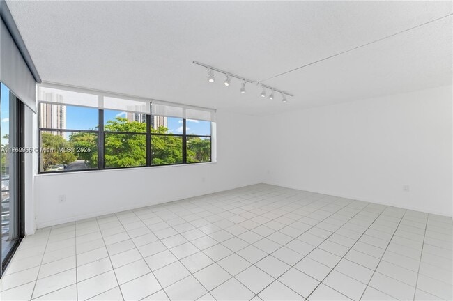 Photo - 20301 NE 30th Ave Unidad 308-5