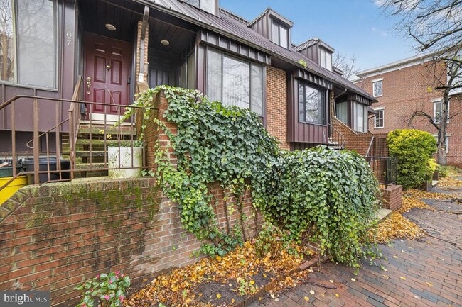 Photo - 105 Jackson St