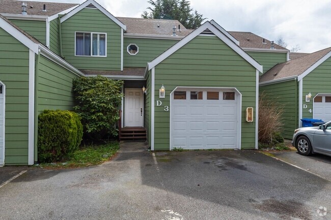 Building Photo - 3 Bed 2.5 Bath Townhome with Garage Unit #D3