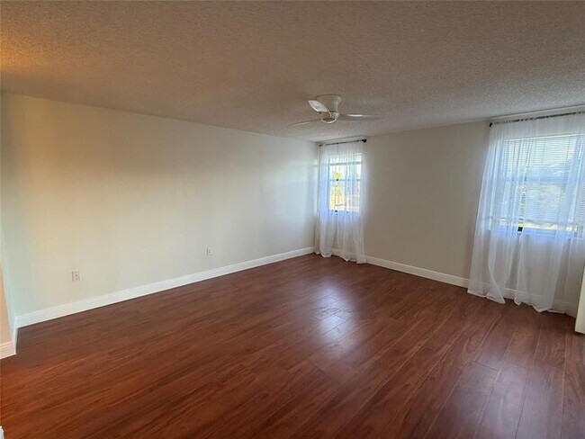 Photo - 2334 S Cypress Bend Dr Unidad 411