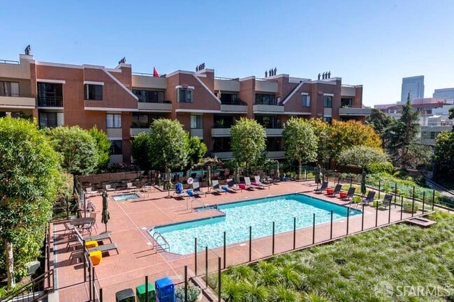 Photo - 101 Lombard St