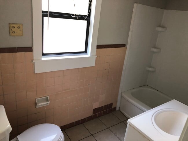 Photo - 1321 NE 44th St