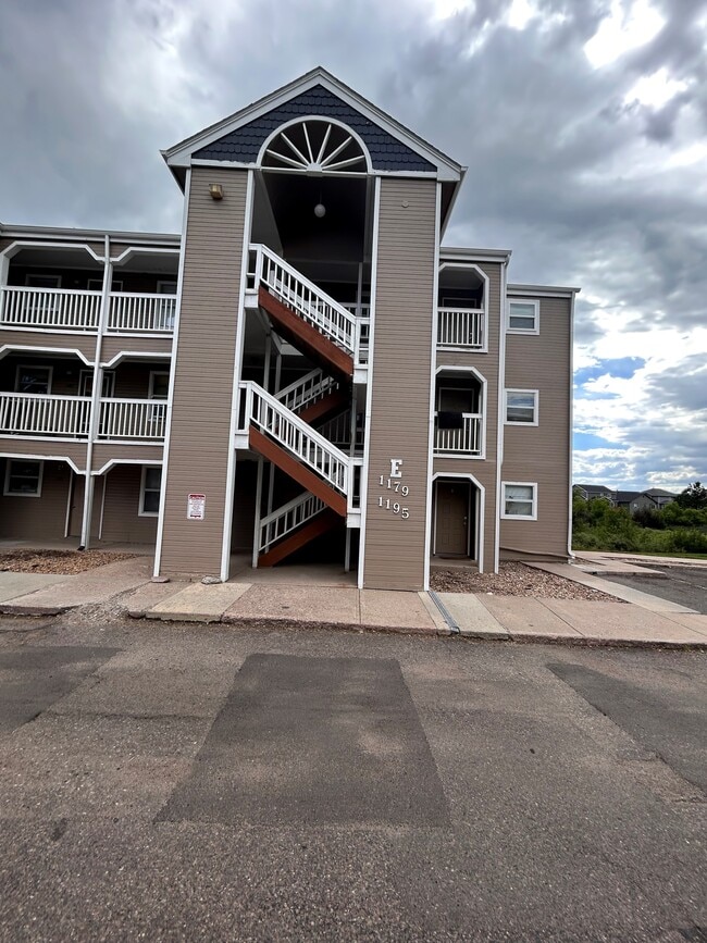 Building Photo - 1195 S Gilbert St Unit Seller Landing