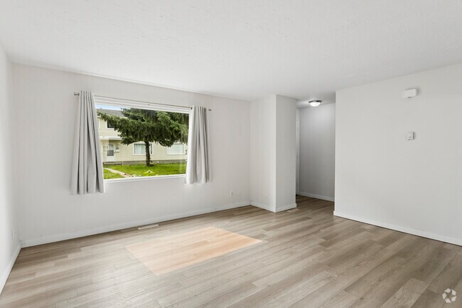2BR, 1BA - 850SF - Living Room - Wedgewood Townhomes