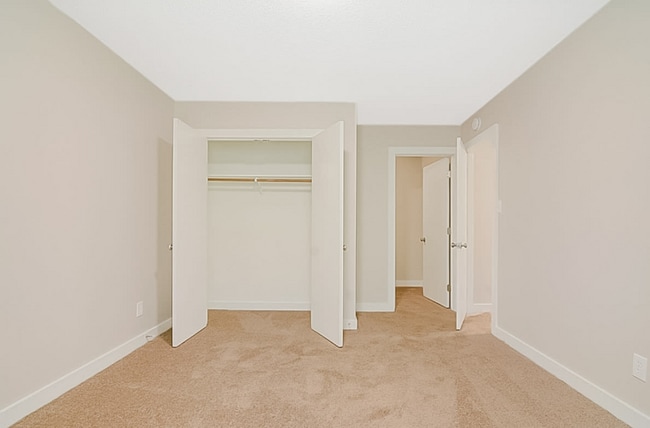 Photo - 911 Buckingham Rd