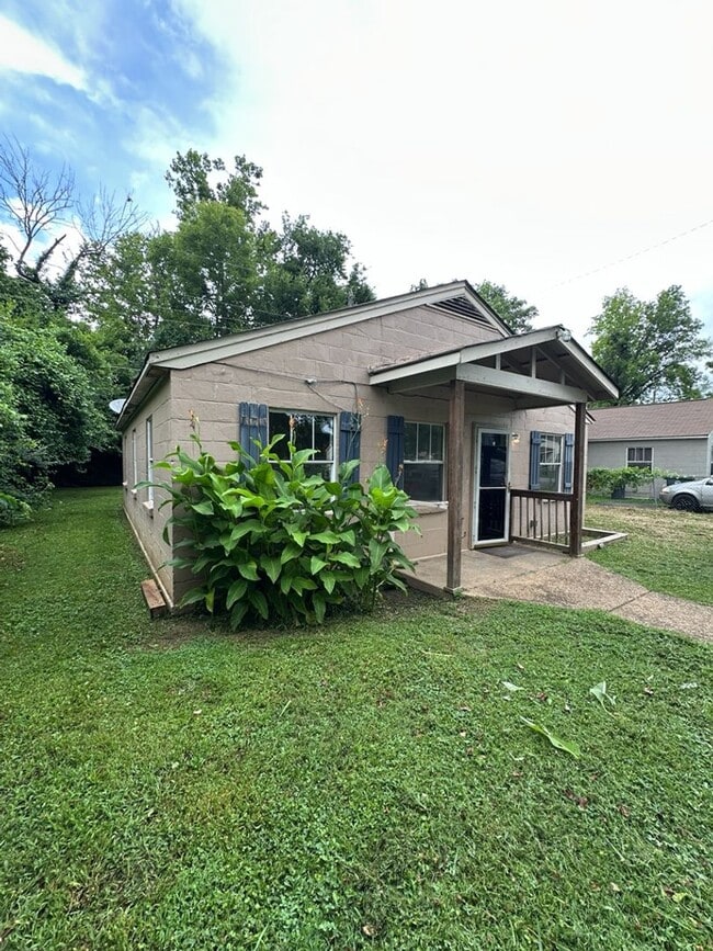 Building Photo - Freshly Updated 3 Bedroom Home in St. Elmo!!
