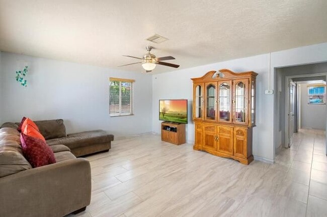 Photo - 1512 Spence Ave SE