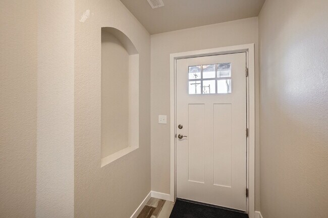 Photo - 3 bedroom - Date St