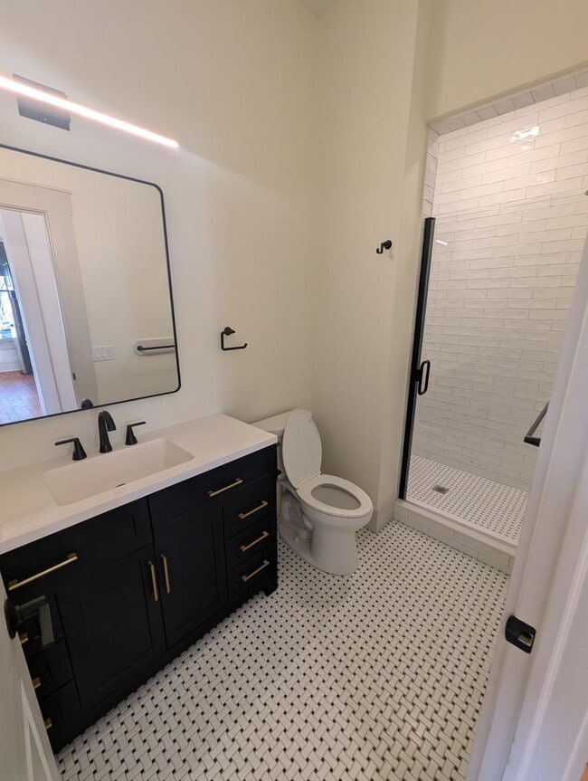 Photo - Newly renovated, modern apartment in historic Covington Unidad Apartment 1