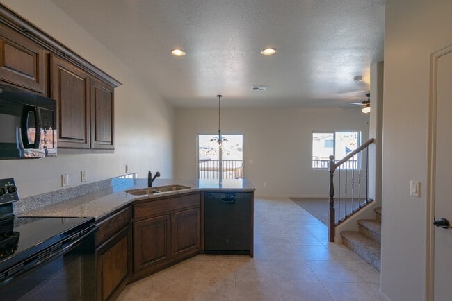 Photo - 3 Bedroom Townhome in Prime Washington Com...