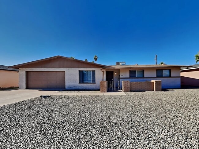 Building Photo - 2181 E Concorda Dr