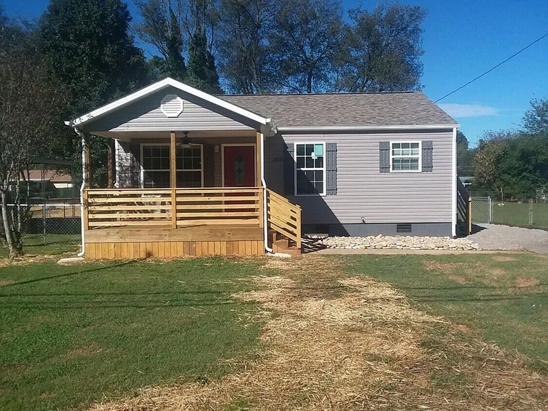 Photo - 2025 McClung Ave