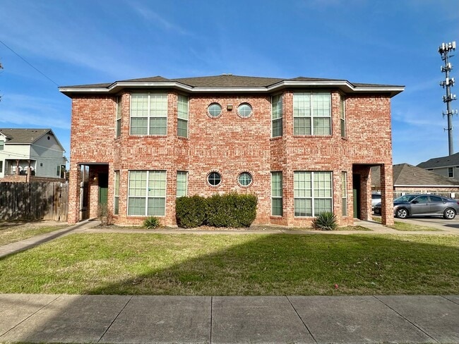 Building Photo - 2010 Marie Dr Unit B