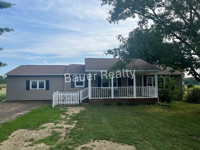 Building Photo - Three Bedroom, Plymouth Local Schools Rental