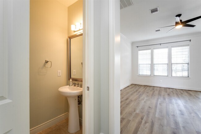 Photo - 9147 Lago Crest Dr