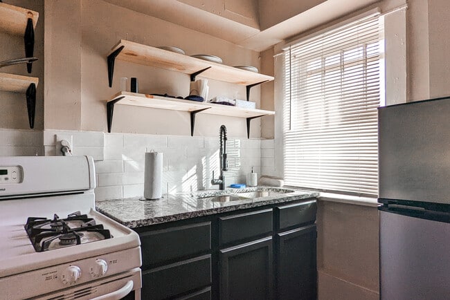 Newly renovated kitchen - 418 Fewel St Apartments Unit -