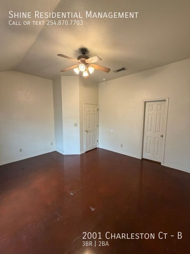 Photo - 2001 Charleston Ct Unit B