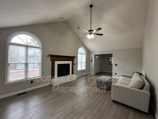 Photo - 404 Wood Run