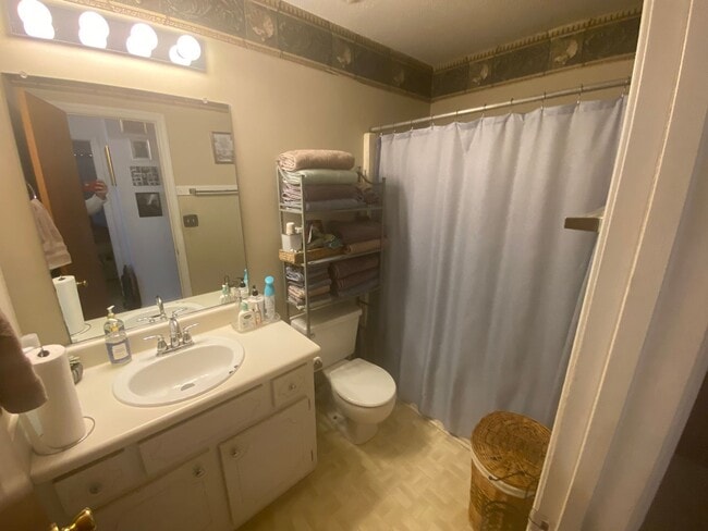 Photo - 3860 Crest Dr