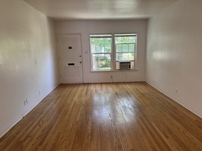 Photo - 11653 Magnolia Blvd