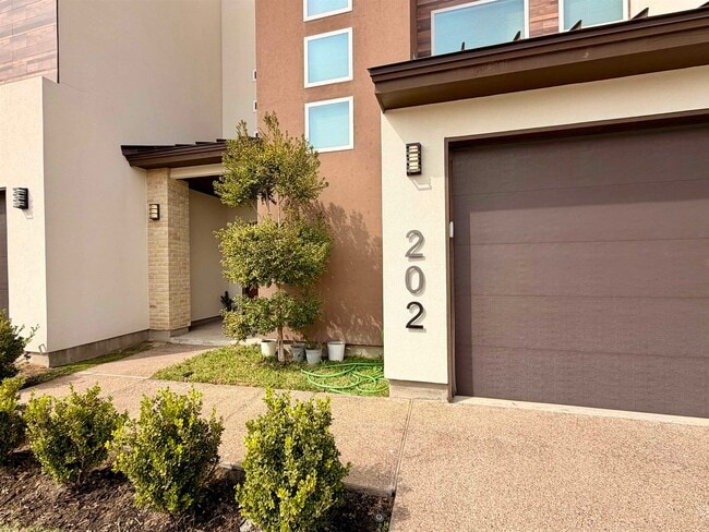 Photo - 9653 McPherson Rd Unit 202