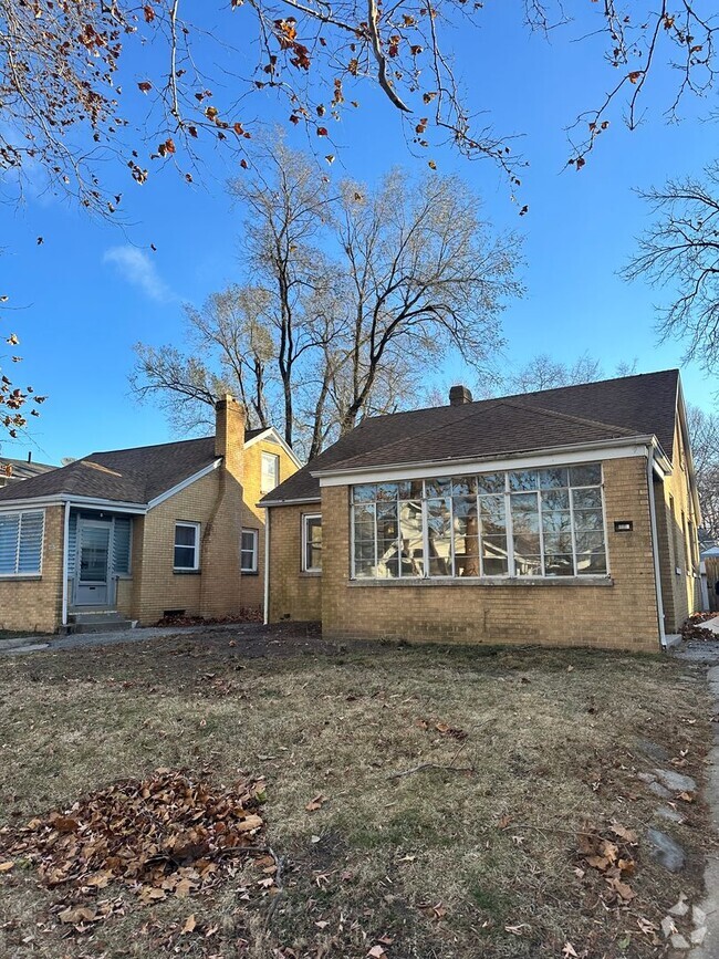 Building Photo - Remodeled home in Harvard park