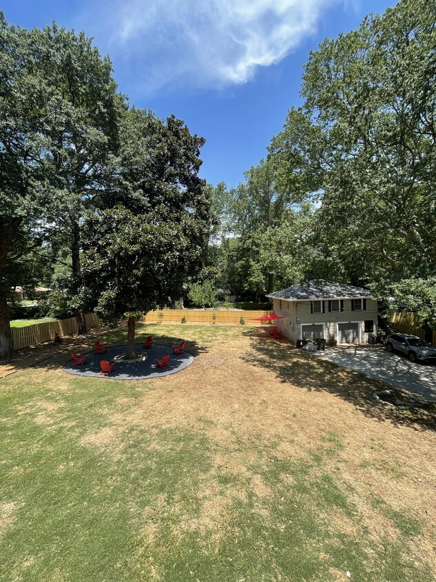 Private parking and outdoor space to enjoy - 941 Jefferson Ave (East Point, GA)
