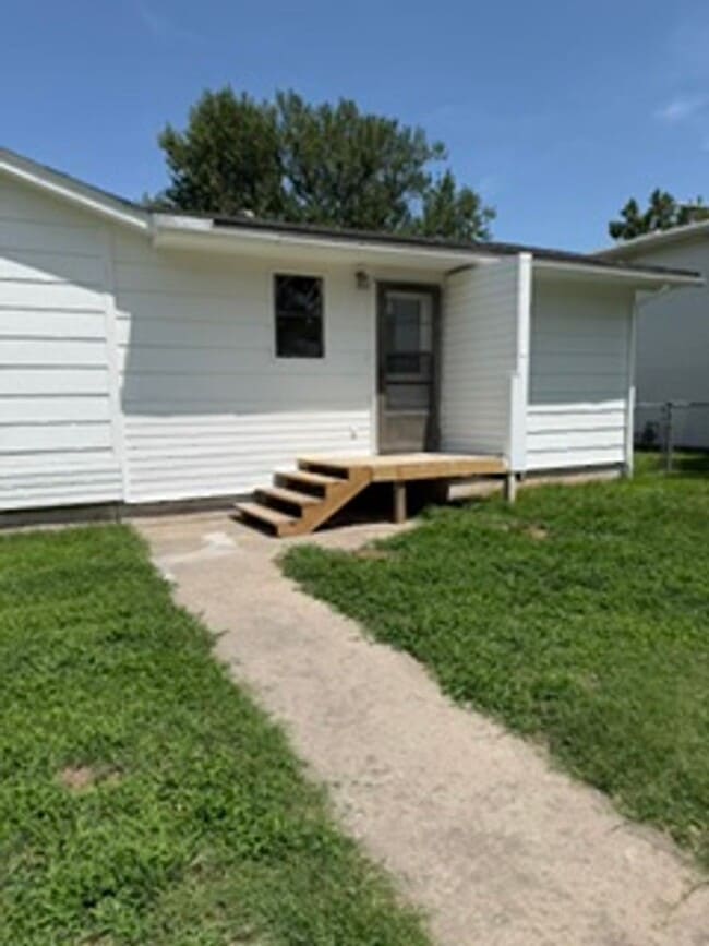 Photo - 3 bedroom, 2 bath with huge den or bonus room
