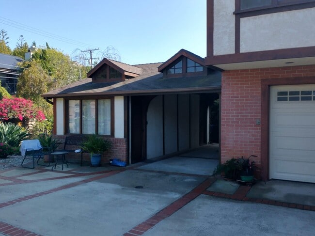 Carport - 235 N Kenter Ave Unit studio