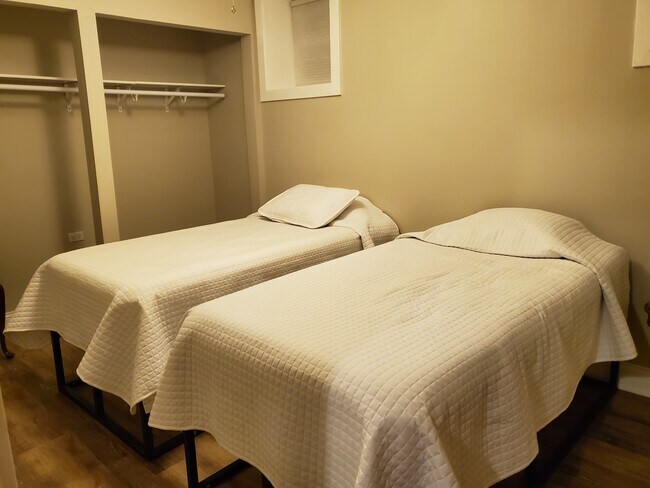 Photo - 3540 N Claremont Ave Unidad G