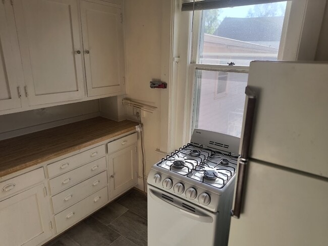 Photo - 308 N Linn St Apartamentos