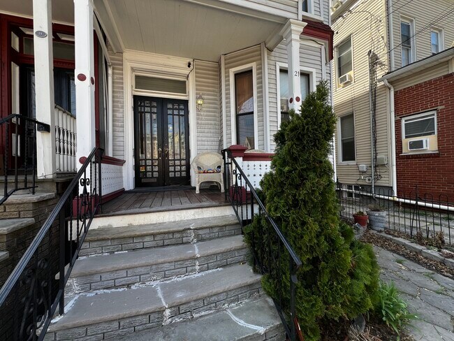 Front 3 - 21 Sherman Pl Unit 3