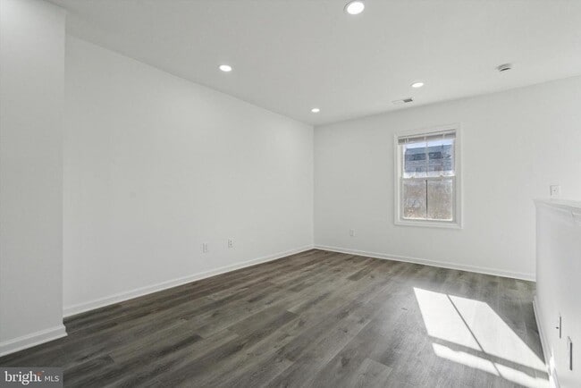 Photo - 146 Nassau St Unit 3