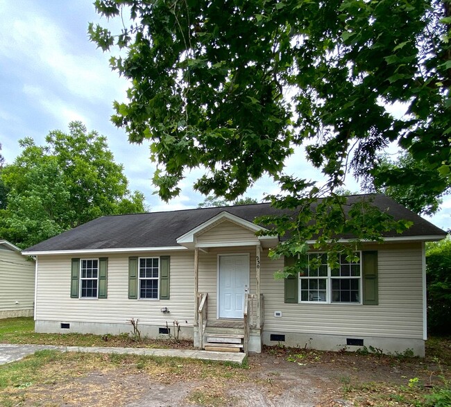 3 Bedroom 2 Bath House on Dixie Ave. Avail... - 3 Bedroom 2 Bath House on Dixie Ave. Avail...