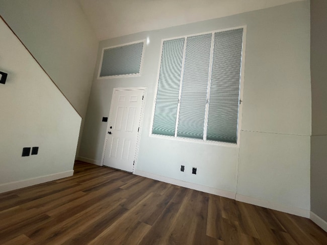 Photo - 4240 N Longview Ave Unit 4