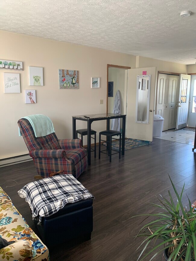 Photo - 1584 E Summit St