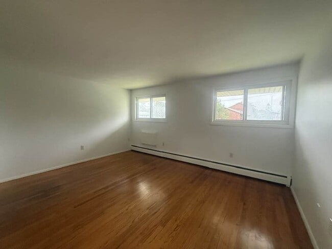 Tomshir Apartments