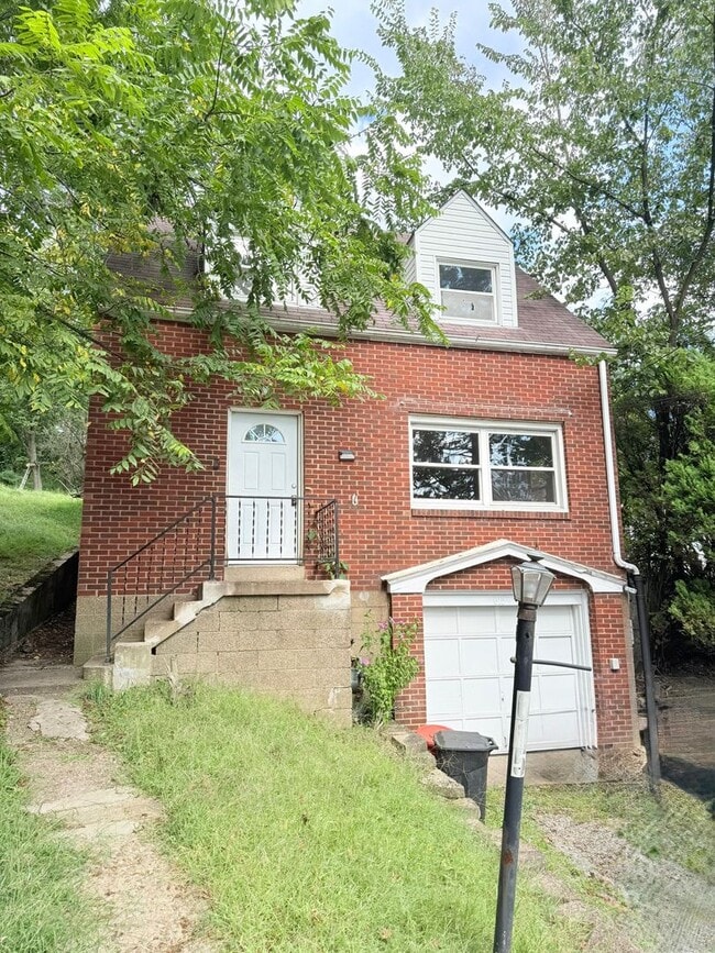 Building Photo - Beautiful Newly Renovated 2BD 1BA Home in ...